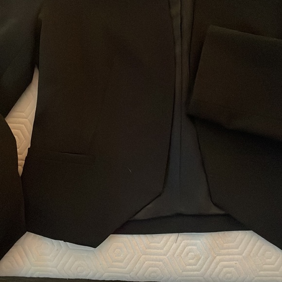 Blackfitted blazer, short. Unknown size but guessing Small. Shoulder pads. - Picture 2 of 3